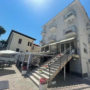 Hotel Moroni
